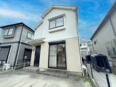 爽やかな青空の下に贅沢なほどに降り注ぐ陽光、豊かな居住性と、クオリティが見事に調和した住空間は、住まうことの喜びを感じさせてくれ