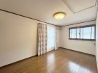 明るくあたたかな居室では、朝の目覚めも気持ちよく起きられます。