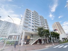 爽やかな青空の下に贅沢なほどに降り注ぐ陽光、豊かな居住性と、クオリティが見事に調和した住空間は、住まうことの喜びを感じさせてくれ