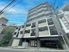 爽やかな青空の下に贅沢なほどに降り注ぐ陽光、豊かな居住性と、クオリティが見事に調和した住空間は、住まうことの喜びを感じさせてくれ