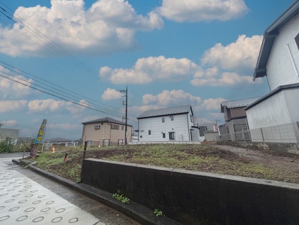 建築条件なしの売地です。お好きなハウスメーカーで建築していただけます。