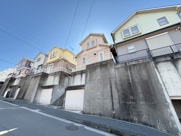 周辺は閑静な住宅街につき落ち着いた環境です。