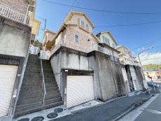 爽やかな青空の下に贅沢なほどに降り注ぐ陽光、豊かな居住性と、クオリティが見事に調和した住空間は、住まうことの喜びを感じさせてくれ