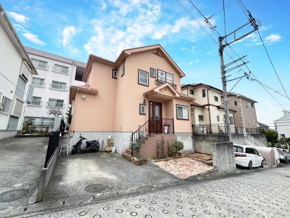 周辺は閑静な住宅街につき落ち着いた環境です。