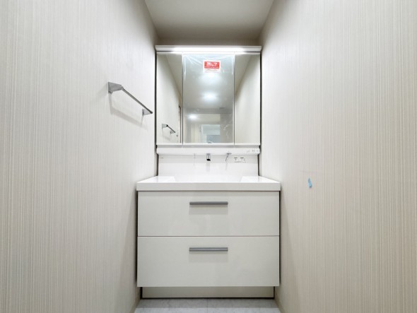 真っ白な洗面台で、気持ちの良い朝を迎えられそうです。
