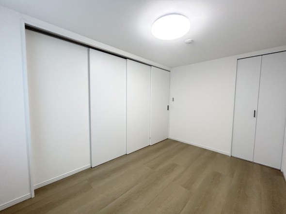 フローリングの部屋は清潔感があり、日々のお掃除も楽で助かります。