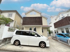 爽やかな青空の下に贅沢なほどに降り注ぐ陽光、豊かな居住性と、クオリティが見事に調和した住空間は、住まうことの喜びを感じさせてくれ