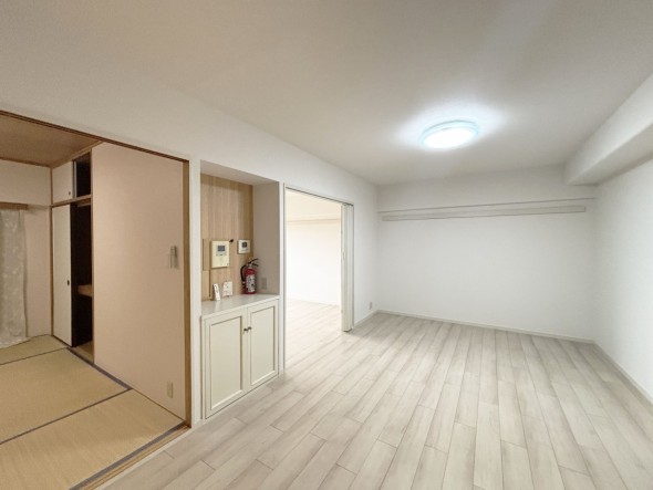 フローリングの色合いも温かみのある雰囲気が出ています。