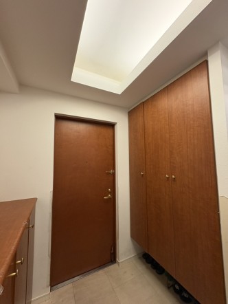 ゆとりある玄関スペース。収納も豊富です。