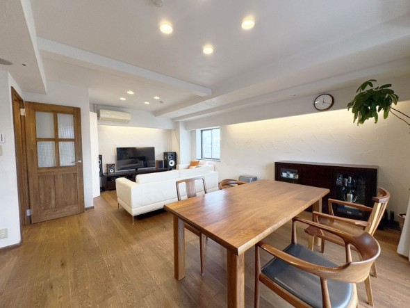 家族と過ごす時間を大切にしたい方にぴったりの明るくゆとりある住空間です。