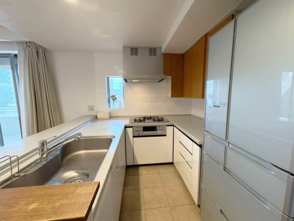 使い勝手の良い設備のキッチンで効率よくお料理もできます。