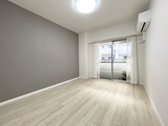 感性を育むプライベートルームはシンプルでスマートな空間。