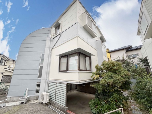 周辺は閑静な住宅街につき落ち着いた環境です。