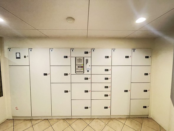 宅配ボックスがあるためご不在時であってもお帰りの際に大きな荷物をお受け取りいただけます。