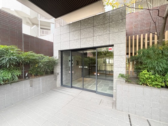 広いロビーで待ち合わせにも最適