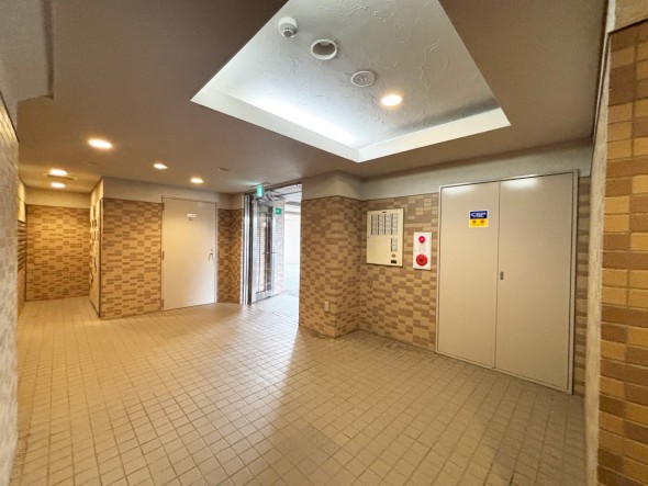 広いロビーで待ち合わせにも最適