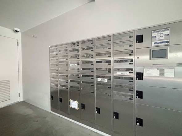 郵便ポスト・宅配ボックス。宅配ボックスがあるためご不在時であってもお帰りの際に大きな荷物をお受け取りいただけます。