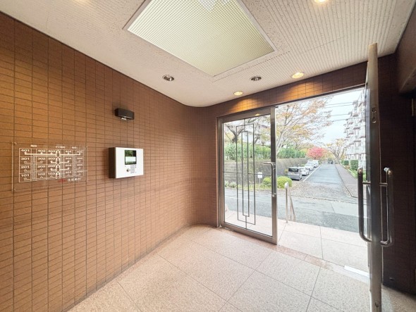 広いロビーで待ち合わせにも最適