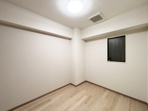 感性を育むプライベートルームはシンプルでスマートな空間。