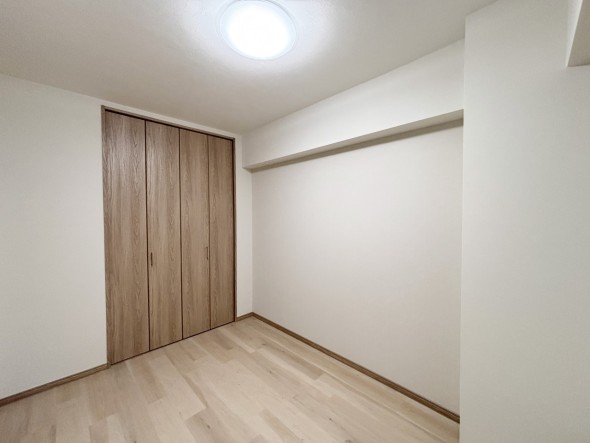 フローリングの部屋は清潔感があり、日々のお掃除も楽で助かりますね!