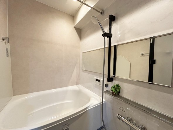 一日の疲れが癒される優雅なバスタイムを堪能できるゆとりあるバスルームです。