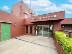 爽やかな青空の下に贅沢なほどに降り注ぐ陽光、豊かな居住性と、クオリティが見事に調和した住空間は、住まうことの喜びを感じさせてくれ