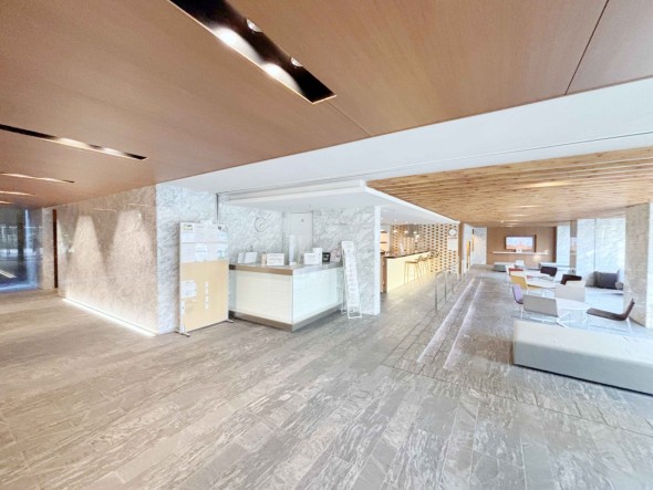 お客様をお迎えする玄関は落ち着いた雰囲気。帰り着くたびに洗練されたテイストの空間に迎えられ誇りと喜びを感じる玄関まわりです。