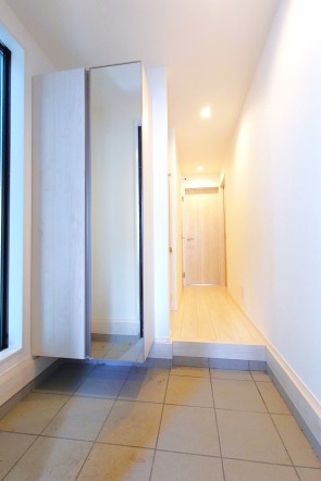 姿見があるので出かける前の身だしなみチェックができます。