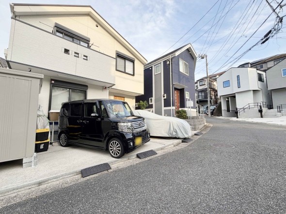 爽やかな青空の下に贅沢なほどに降り注ぐ陽光、豊かな居住性と、クオリティが見事に調和した住空間は、住まうことの喜びを感じさせてくれ
