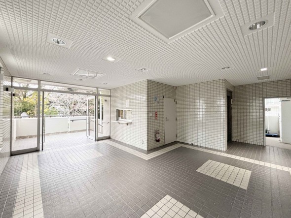 ゆとりのあるエントランスです