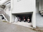 敷地内バイク置き場。空き状況等に関しましてはお気軽にお問い合わせください。