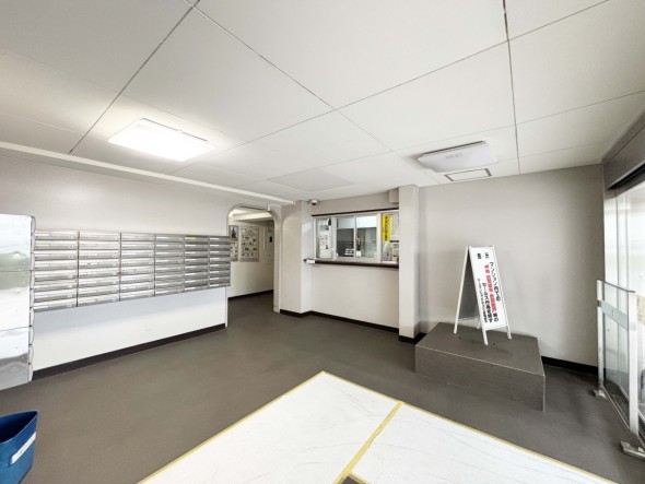 広々としたエントランスホール。