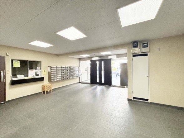 広々としたエントランスホール。