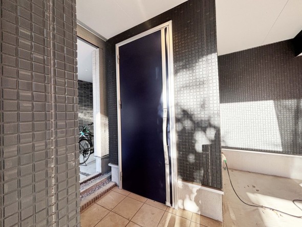 居住者の帰り、訪れる方を優しく迎え、やすらぎに満ちた生活空間を予感させる。健やかな暮らしを楽しめそう。