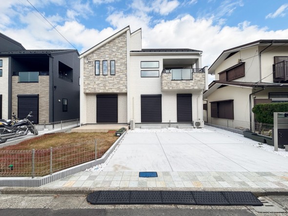 爽やかな青空の下に贅沢なほどに降り注ぐ陽光、豊かな居住性と、クオリティが見事に調和した住空間は、住まうことの喜びを感じさせてくれ