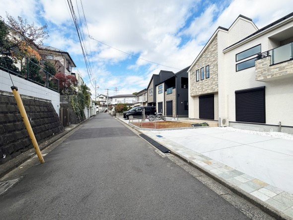 周辺は閑静な住宅街につき落ち着いた環境です。