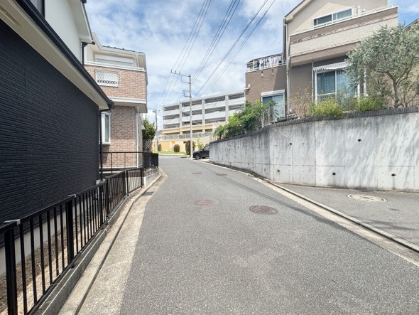 周辺は閑静な住宅街につき落ち着いた環境です。