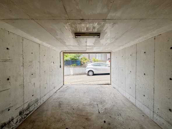 地下車庫ございます