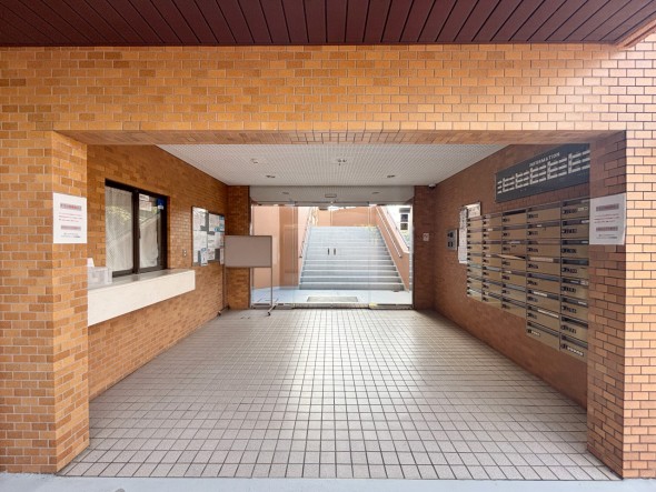 エントランスホールも広々としていて開放感があります。