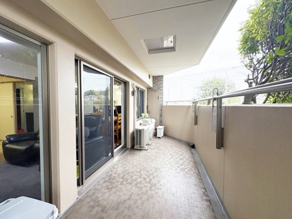 広々としたルーフバルコニー。