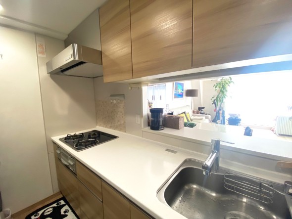 配膳や後片付けをスムーズに行えるカウンターキッチン