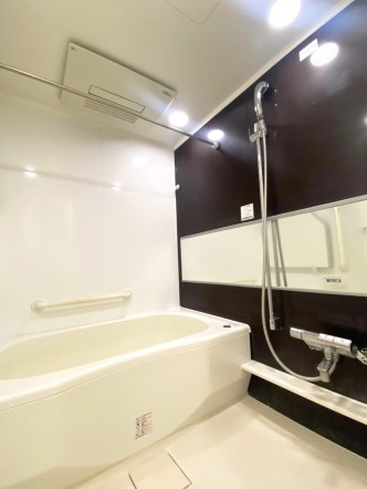 内装 1日の疲れを癒すバスルーム。