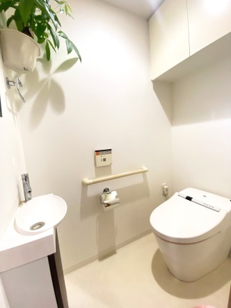 ウォシュレット機能付きトイレ