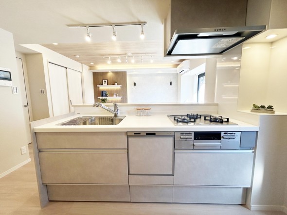 使い勝手の良い設備のキッチンで効率よくお料理もできます。