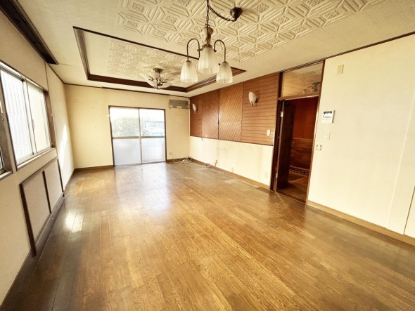 LDK18.8帖。のびのびとくつろげるリビングは、家族のコミュニケーションの場として、みんなが集まる一番の場所に。