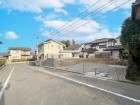 前面道路が広くお車の出し入れもスムーズ