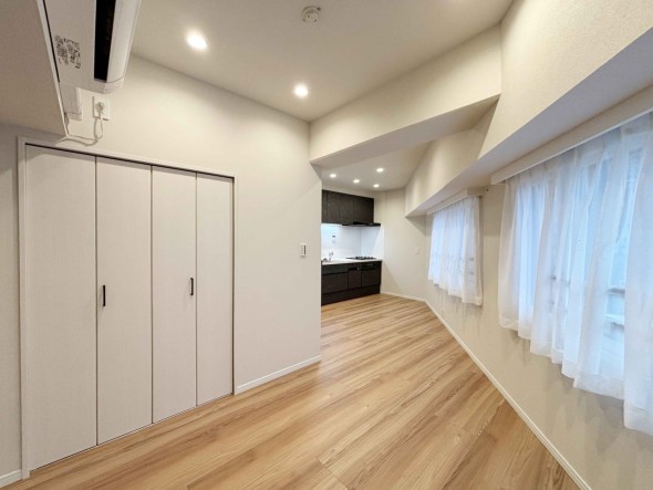 家族と過ごすひと時を優しく包み込むリビングダイニング。