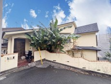 周辺は閑静な住宅街につき落ち着いた環境です。