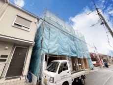 爽やかな青空の下に贅沢なほどに降り注ぐ陽光、豊かな居住性と、クオリティが見事に調和した住空間は、住まうことの喜びを感じさせてくれ