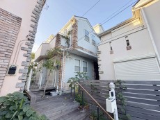 周辺は閑静な住宅街につき落ち着いた環境です。